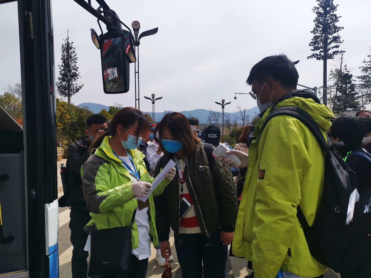 "春暖花开 相约丽江"丽江市旅行社恢复旅游接待首批团队游客欢迎仪式