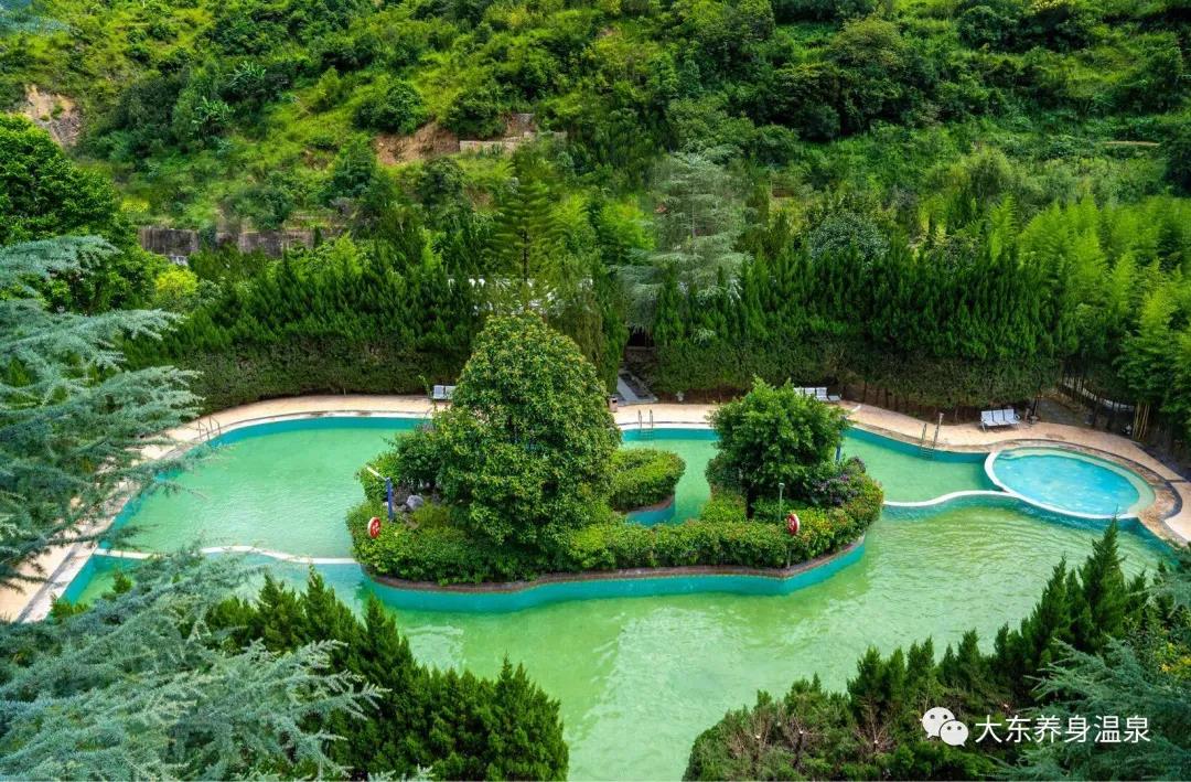 大东温泉除了泡温泉,园区内设有泡池区,游泳区,温泉桑拿区和儿童嬉水