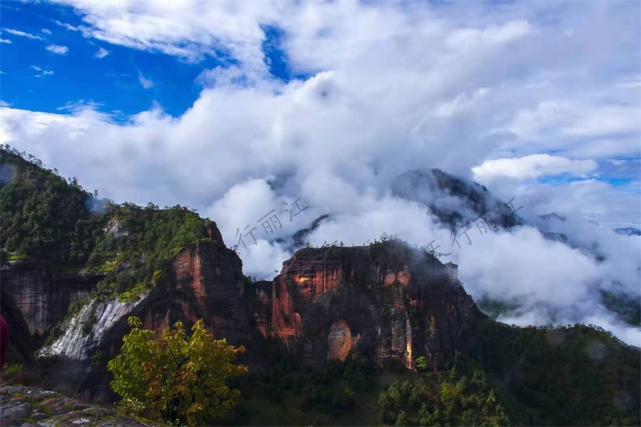 丽江旅游定制徒步拓展小众首选中国最大的丹霞地质公园丽江黎明千龟山