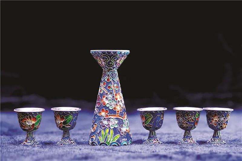 当白银遇到珐琅 丽江永胜匠人的独特技艺   丽江非遗文化有哪些