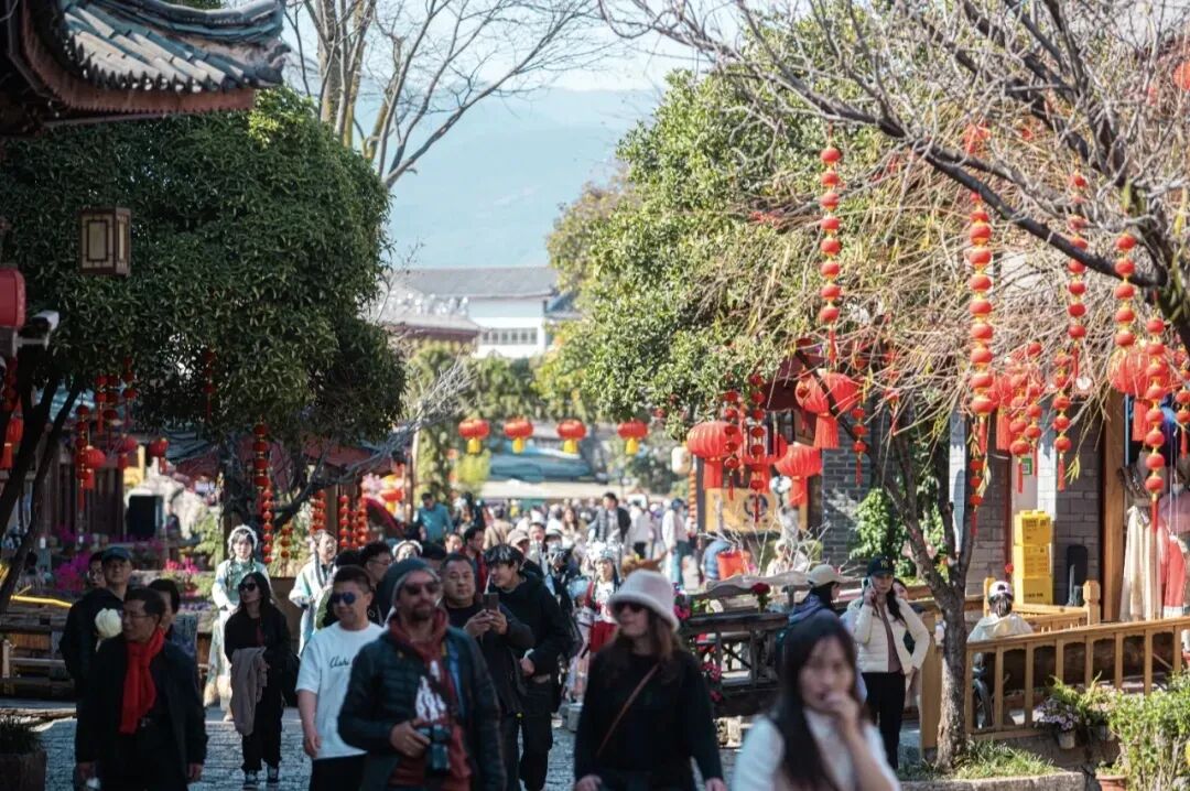 “五一”旅游热度飙升 丽江上榜多个榜单成热门“宝藏小城”