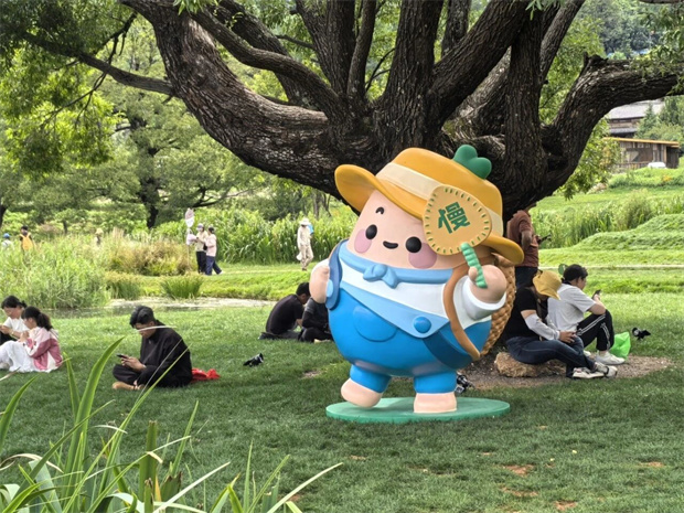 丽江旅游：雪山为幕，微风作伴！小红书慢人节3.0解锁丽江山野治愈时光！